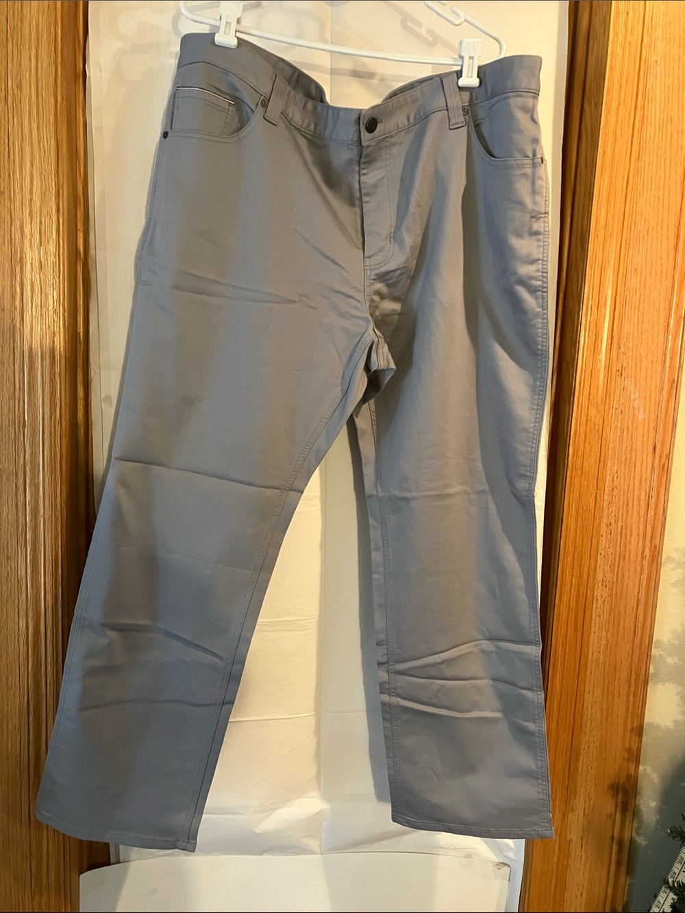 Tommy Hilfiger Men’s 44x32 Lt. Gray Flat Front Waist 5 pocket chino style pants